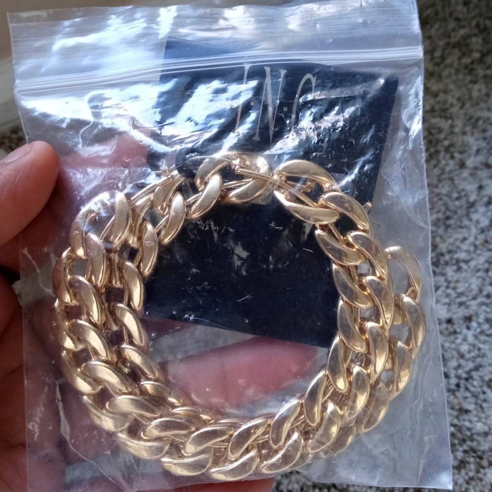 Chunky Gold Chain Bracelet - Picture 3 of 4